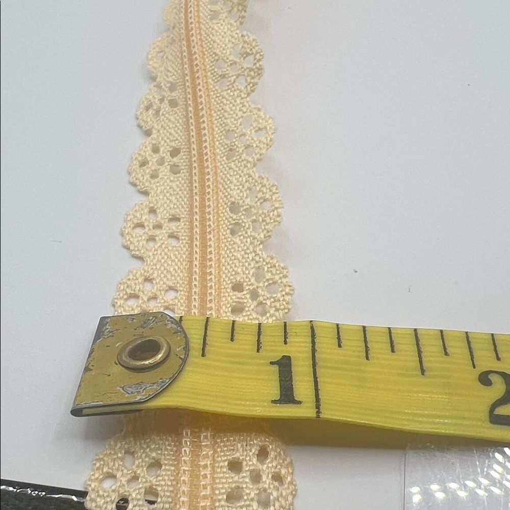 Mandala Crafts Nude Lace Fabric - 40 Zippers - Picture 5 of 6
